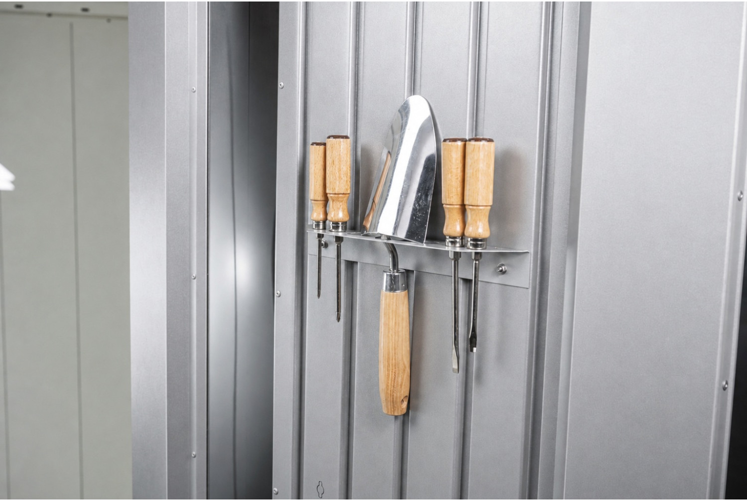 Support petits outils métal Biohort pour abri de jardin Neo